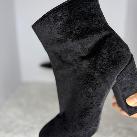 Jessica Simpson JP Aninada Black Velvet Embossed Heeled Ankle Boots 8.5 - Picture 7 of 9